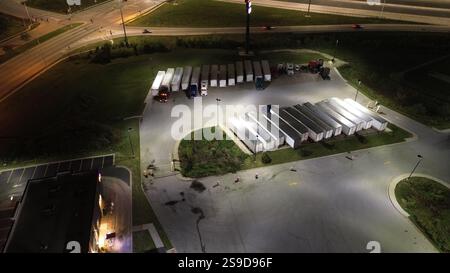 Parking, entrepôt, logistique, stockage, transport, distribution, chaîne d'approvisionnement Banque D'Images