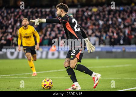 Wolverhampton, Angleterre, 25 janvier 2025 : le gardien David Raya (22 Arsenal) sur le ballon lors du match de premier League entre les Wolverhampton Wanderers et Arsenal au stade Molineux de Wolverhampton, Angleterre (Natalie Mincher/SPP) Banque D'Images