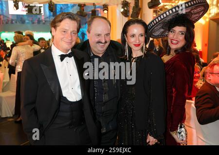 Fritz Karl, Johann Lafer, Stephanie Stumph und Elena Uhlig beim 49. Deutschen Filmball 2025 im Hotel Bayerischer Hof. München, 25.01.2025 Banque D'Images