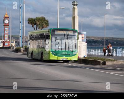 Bus à pont unique Southern Vectis Enviro 200 sur l'esplanade de Weymouth Banque D'Images