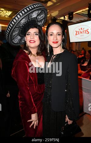 Elena Uhlig und Stephanie Stumph beim 49. Deutschen Filmball 2025 im Hotel Bayerischer Hof. München, 25.01.2025 *** Elena Uhlig et Stephanie Stumph au bal du film allemand 49 2025 à l'hôtel Bayerischer Hof Munich, 25 01 2025 Foto:XF.xKernx/xFuturexImagex filmball 5728 Banque D'Images