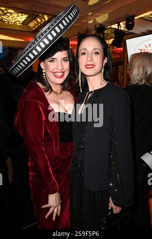 Elena Uhlig und Stephanie Stumph beim 49. Deutschen Filmball 2025 im Hotel Bayerischer Hof. München, 25.01.2025 *** Elena Uhlig et Stephanie Stumph au bal du film allemand 49 2025 à l'hôtel Bayerischer Hof Munich, 25 01 2025 Foto:XF.xKernx/xFuturexImagex filmball 5727 Banque D'Images