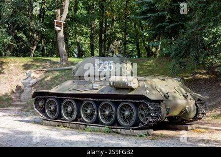 POZNAN, POLOGNE - 12 AOÛT 2018 : char T-34 76 de l'armée polonaise au Musée de l'armement de Poznan Banque D'Images