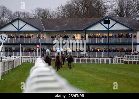 Windsor, Berkshire, Royaume-Uni. 19 janvier 2025. Le Fitzdares Windsor Stayers handicap Steeple Chase au Royal Windsor Racecourse à Windsor, Berkshire. Crédit : Maureen McLean/Alamy Banque D'Images