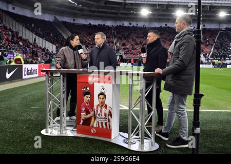 ALKMAAR - (de gauche à droite) Fresia CousiÃ±o Arias, l'entraîneur du Sparta Rotterdam Maurice Steijn, Bram van Polen et Danny Koevermans lors du match néerlandais Eredivisie entre l'AZ Alkmaar et le Sparta Rotterdam au stade AFAS le 26 janvier 2025 à Alkmaar, pays-Bas. ANP OLAF KRAAK Banque D'Images