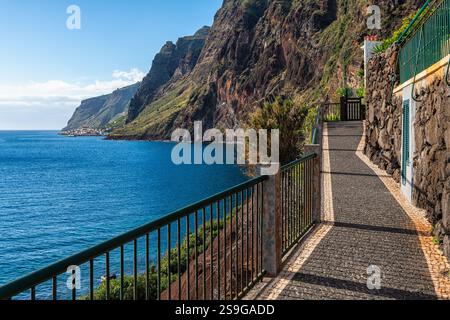 Paysage marin pittoresque à Jardim do Mar, petit et beau village sur l'île de Madère, Portugal Banque D'Images