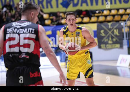 #34 Maximiliam Ladurner (Reale Mutua basket Torino) lors du Reale Mutua basket Torino vs Sella Cento, match italien de basket-ball Serie A2 hommes à Turin, Italie, janvier 26 2025 Banque D'Images
