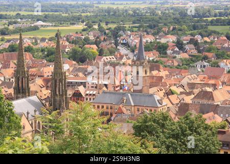 Une vue sur la ville d'Obernai est une commune du département du Bas-Rhin en Alsace, située sur le versant oriental des Vosges, Banque D'Images