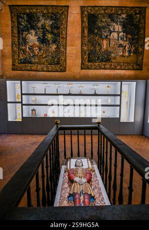 Le musée des chambres dans la cathédrale gothique de Ségovie de 1525. Surplombant la ville médiévale de Ségovie, classée au patrimoine mondial de l'UNESCO. Espagne, octobre 2024 Banque D'Images