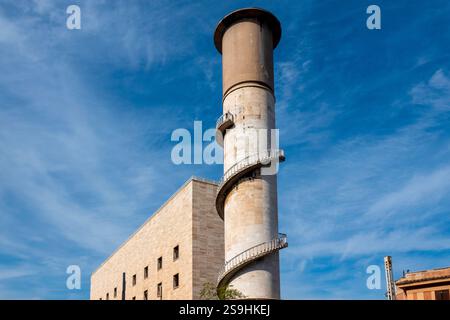 La Torre Piezometrica di Termini, un château d'eau de style rationaliste conçu par Angiolo Mazzoni en 1939, situé près de la gare Roma Termini à Rome, Ita Banque D'Images