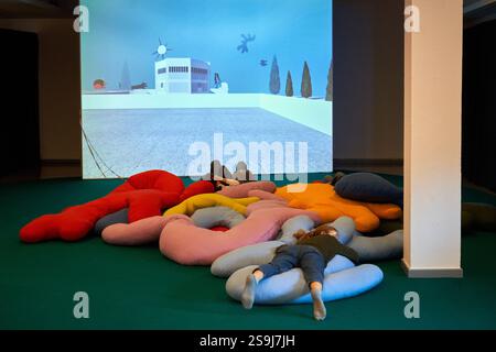 Waiting Room est un espace de médiation créé par les artistes Clàudia del Barrio et Anna Irina Russell en dialogue avec l’exposition MiróMatisse. Au-delà des images. Fundación Joan Miró, Barcelone, Catalogne, Espagne. Banque D'Images