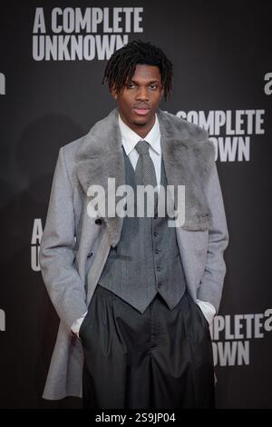 L'acteur italien Enrico Tijani lors de la première italienne du film 'A Complete Unknown' réalisé par James Mangold à l'Auditorium Parco della Musica. (Photo de Gennaro Leonardi/Pacific Press/Sipa USA) Banque D'Images