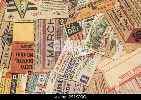 billets vintage du monde entier, théâtre, cinéma, concerts, transport, cartes d'embarquement, cartes de réception d'hôtel et autres documents Banque D'Images
