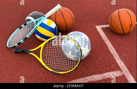 De nombreux objets et accessoires d'équipement de sport. Photo de haute qualité Banque D'Images