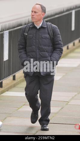 Darius Hughes, directeur général de Moderna Biotech UK, arrive pour témoigner pour le module 4 de l’enquête sur la COVID-19 au Royaume-Uni à Dorland House à Londres. Cette partie de l'enquête explorera le développement de vaccins et la mise en œuvre du programme de déploiement de vaccins en Angleterre, au pays de Galles, en Écosse et en Irlande du Nord. Date de la photo : lundi 27 janvier 2025. Banque D'Images