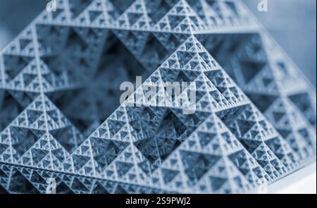 Modèle artistique créatif imprimé sur une imprimante 3D. Différents objets créés sur une imprimante 3D à partir de plastique fondu. Imprimante 3D technologie FDM. Nouvelles technologies modernes. Technologies progressives additives modernes Banque D'Images