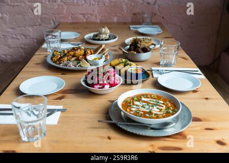 Nandine, un restaurant kurde familial situé à Camberwell, dans le sud de Londres, octobre 2024. Crédit photo : Sam Banque D'Images