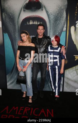 Charlotte Rose McDermott, Dylan McDermott, Colette Rose McDermott à la célébration du 100e épisode de 'American Horror Story', arrivées, Hollywood Forever Cemetery, Los Angeles, États-Unis - 26 octobre 2019 Banque D'Images