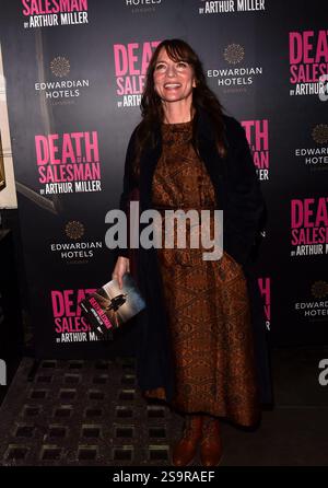LONDRES, ANGLETERRE - 4 NOVEMBRE : Anna Wilson-Jones assiste à la soirée de presse "mort d'un vendeur" au Piccadilly Theatre le 4 novembre 2019 à Londres, Angleterre Banque D'Images