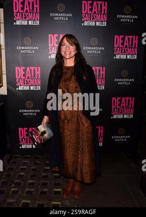LONDRES, ANGLETERRE - 4 NOVEMBRE : Anna Wilson-Jones assiste à la soirée de presse "mort d'un vendeur" au Piccadilly Theatre le 4 novembre 2019 à Londres, Angleterre Banque D'Images