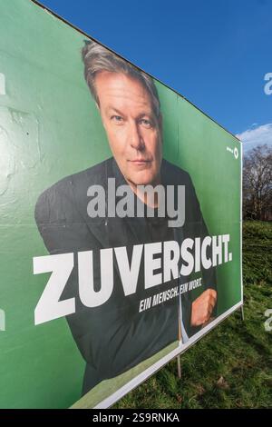 Wahlplakat in Köln zur Wahl zum 21. Deutschen Bundestag AM 23. Février 2025. Robert Habeck, Spitzenkandidat von Die Grünen mit dem slogan Zuversicht, *** affiches électorales à Cologne pour l'élection du 21e Bundestag allemand le 23 février 2025 : Robert Habeck, premier candidat des Verts avec le slogan ÔZuversichtÕ confiance. Nordrhein-Westfalen Deutschland, Allemagne GMS18390 Banque D'Images