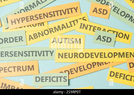 TSA autisme trouble du spectre neurodéveloppemental, déficits dans la communication sociale et l'interaction, cerveau avec déficience, hypersensibilité et abnorma Banque D'Images