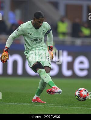 Milan, Italie. 22 janvier 2025. Mike Maignan de l'AC Milan lors du match de l'UEFA Champions League à Giuseppe Meazza, Milan. Le crédit photo devrait se lire : Jonathan Moscrop/Sportimage crédit : Sportimage Ltd/Alamy Live News Banque D'Images