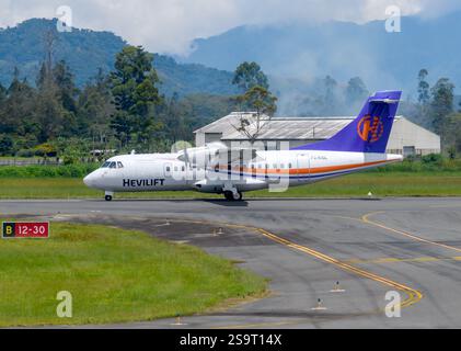 Hevilift ATR 42 à l'aéroport de Mount Hagen (Kagamuga). Avion ATR 42-500 de Hevilift Airline. Banque D'Images