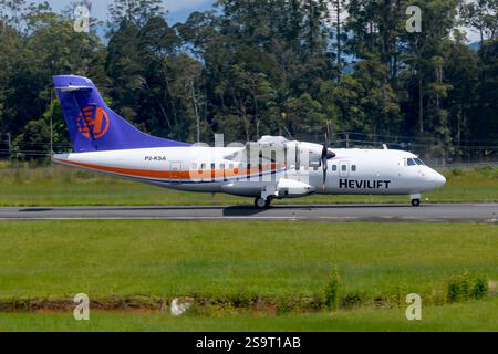 Hevilift ATR 42 à l'aéroport de Mount Hagen (Kagamuga). Avion ATR 42-500 de Hevilift Airline. Banque D'Images