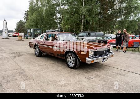 FINOWFURT, ALLEMAGNE - 11 MAI 2024 : la voiture compacte Dodge Aspen. Ouverture de la saison du Festival Race 61. Banque D'Images
