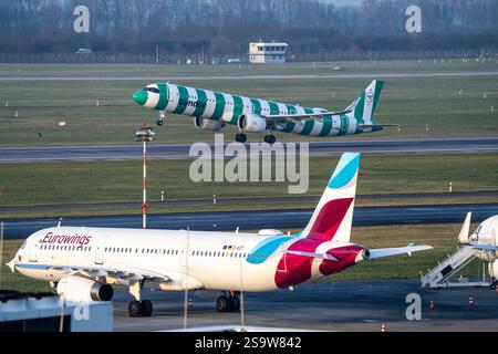 Aéroport de Düsseldorf, décollage d'avions Condor, Airbus Eurowings sur l'aire de trafic, Rhénanie du Nord-Westphalie, Allemagne Banque D'Images