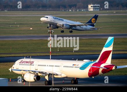 Aéroport de Düsseldorf, décollage d'avions Lufthansa, Airbus Eurowings sur l'aire de trafic, Rhénanie du Nord-Westphalie, Allemagne Banque D'Images