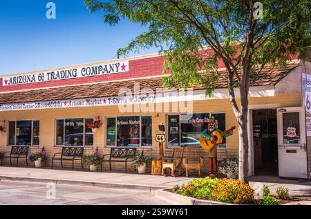 Winslow, AZ USA - 4 juin 2018 : Arizona 66 Trading Company est une boutique de cadeaux près du parc Standing on the Corner hommage à Jackson Browne Sone, Take It Banque D'Images
