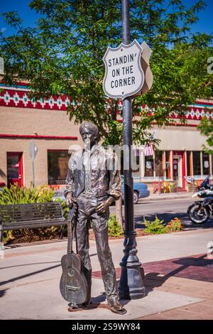 Winslow, AZ USA - 4 juin 2018 : debout sur le Corner Park est un parc public commémorant la chanson Take It Easy écrite par Jackson Browne. Banque D'Images