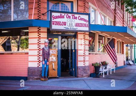 Winslow, AZ États-Unis - 4 juin 2018 : extérieur de la cabine sur la boutique de cadeaux Corner RT66. Banque D'Images