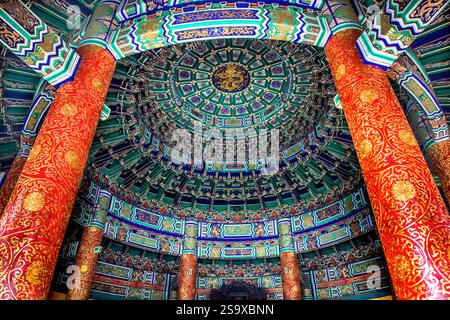 Salle de prière à l'intérieur des piliers de plafond, Temple du ciel, Pékin, Chine. Construit dans les années 1400 dans la dynastie Ming. Où l'empereur priait au ciel pour une bonne harve Banque D'Images