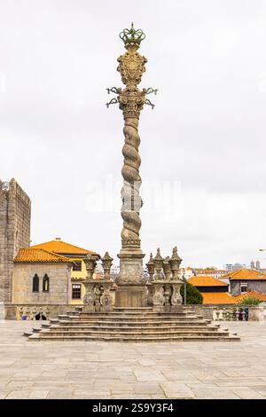 Portugal, Porto. Pilier monumental à la cathédrale de Porto. Banque D'Images