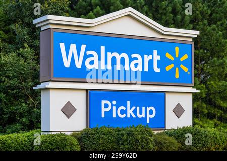 Panneau Walmart Supercenter à Snellville (Metro Atlanta), Géorgie. (ÉTATS-UNIS) Banque D'Images