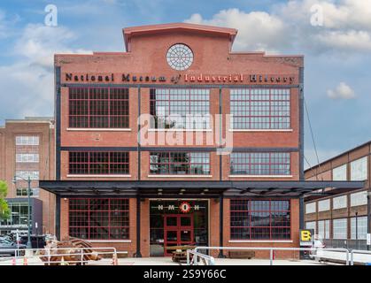Bethlehem, PA, États-Unis - 30 août 2024 : Musée national d'histoire industrielle en face de l'ancien siège social de Bethlehem Steel dans le district de SteelStacks Banque D'Images