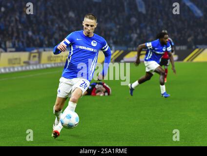 PAL Dardai (Hertha BSC #20) sur le ballon. (DFLDFB RÉGLEMENTE INTERDIRE TOUTE UTILISATION DE PHOTOGRAPHIES COMME SÉQUENCES D'IMAGES ANDOR QUASI-VIDÉO) Banque D'Images