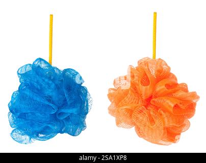 Douche éponge bleu isolé sur fond blanc Banque D'Images