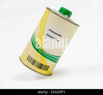 Adhésif sensible à la pression activé par une légère pression, couramment utilisé dans les rubans et les étiquettes. Banque D'Images