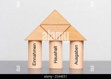 Einnahmen und Ausgaben im Gleichgewicht Einnahmen und Ausgaben im Gleichgewicht bilden die drei Säulen für einen einen soliden Haushalt *** Revenu an Banque D'Images