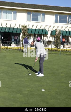 Pebble Beach, États-Unis. 29 janvier 2025. Pebble Beach, Californie, États-Unis - 28 janvier 2025 Tommy Fleetwood pratique sa mise en face du Pebble Beach Lodge- avant l'AT&T Pebble Beach Pro-Am (événement de golf signature PGA Tour) qui se tient sur le célèbre Pebble Beach Links, Californie, USAS crédit : Motofoto/Alamy Live News Banque D'Images
