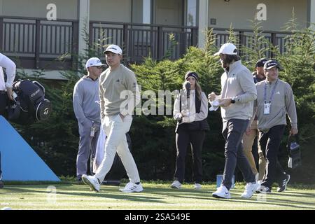 Pebble Beach, États-Unis. 29 janvier 2025. Pebble Beach, Californie, États-Unis - 28 janvier 2025 Tommy Fleetwood et Collin Morikawa quittent le premier tee de sa ronde d'entraînement - avant l'AT&T Pebble Beach Pro-Am (tournoi de golf signature PGA Tour) qui se tient sur le célèbre Pebble Beach Links, Californie, USAS crédit : Motofoto/Alamy Live News Banque D'Images