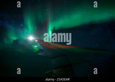 Vue aérienne des aurores boréales (aurora borealis) au-dessus du Manitoba, Canada Banque D'Images
