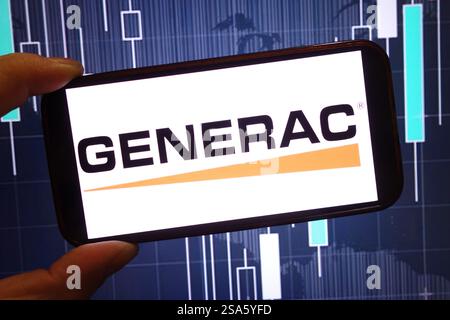 Pologne. 25 janvier 2025. Dans cette illustration photo, le logo de la société Generac Power Systems est affiché sur l'écran d'un smartphone. (Photo de Piotr SWAT/SOPA images/SIPA USA) *** strictement à des fins éditoriales *** crédit : SIPA USA/Alamy Live News Banque D'Images