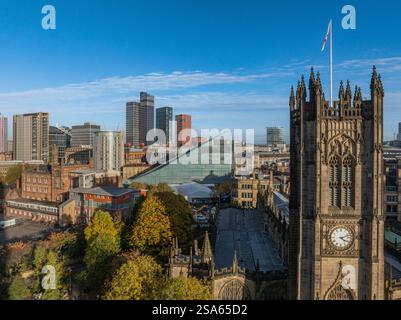 Tour de l'horloge de la cathédrale de Manchester Banque D'Images
