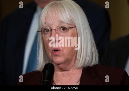 Washington, États-Unis. 28 janvier 2025. La sénatrice américaine Patty Murray (démocrate de Washington) prend la parole lors d’une conférence de presse hebdomadaire du Caucus du Sénat démocrate devant la Chambre du Sénat le mardi 28 janvier 2025. Photo Mattie Neretin/CNP/ABACAPRESS. COM Credit : Abaca Press/Alamy Live News Banque D'Images