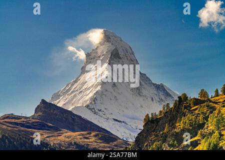 Vue de la montagne Matterhorn enneigée près de Zermatt, Suisse, Europe. Banque D'Images